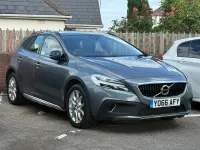 Usado Volvo V40 Pro 152 HP (111 kW) 2017 Cinzento Citadino