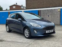 Second-hand Ford Fiesta Zetec 2018 Albastru Hatchback