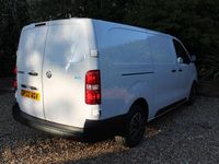 Second-hand Vauxhall Vivaro 100 CP (73 kW) 2022 Alb Monovolum