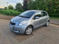 Begagnad Toyota Yaris 85 HK (62 kW) 2007 Silver Halvkombi