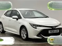 Used Toyota Corolla 122 HP (89 kW) 2021 White Hatchback