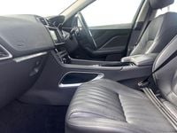 Second-hand Jaguar F-Pace Portfolio 240 CP (176 kW) 2018 Alb SUV