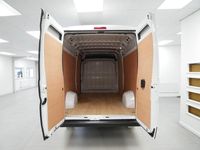 Second-hand Peugeot Boxer Premium 140 CP (102 kW) 2023 Alb Van