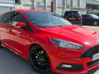 Usado Ford Focus ST 250 HP (183 kW) 2016 Vermelho Citadino