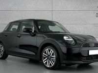 Begagnad Mini Cooper Hatch 113 kW (154 HK) 2025 Svart Halvkombi