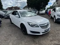 Used Vauxhall Insignia Design Edition 140 HP (102 kW) 2014 White Hatchback
