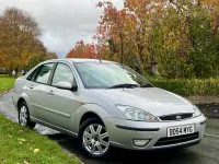 Begagnad Ford Focus Ghia 2004 Silver Sedan