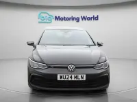 Second-hand VW Golf VIII R-line 150 CP (110 kW) 2024 Gri Hatchback