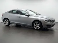 Usado Volvo S60 SE Lux 190 HP (139 kW) 2017 Prateado Sedan