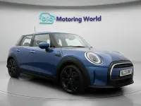 Używany Mini Cooper Exclusive 136 KM (100 kW) 2023 Niebieski Hatchback