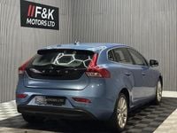 Usado Volvo V40 SE Lux 120 HP (88 kW) 2015 Azul Citadino