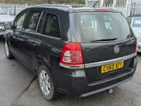 Begagnad Vauxhall Zafira Elite 110 HK (80 kW) 2010 Svart Minibuss