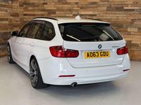 Begagnad BMW 320 Efficient Dynamics 161 HK (118 kW) 2014 Vit Kombi