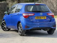 Used Toyota Yaris Hybrid 100 HP (73 kW) 2018 Blue Hatchback