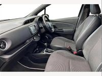 Used Toyota Yaris Hybrid 100 HP (73 kW) 2017 Black Hatchback