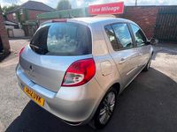 Usado Renault Clio IV Dynamique 75 HP (55 kW) 2012 Prateado Citadino