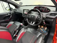 Używany Peugeot 208 Prestige 2016 Pomarańczowy Hatchback