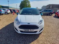 Używany Ford Fiesta Zetec 82 KM (60 kW) 2017 Biały Hatchback