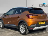 Used Renault Captur Iconic 100 HP (73 kW) 2020 Desert orange/diamond black roof SUV