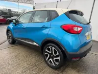 Used Renault Captur Dynamique 90 HP (66 kW) 2014 Blue/cream SUV
