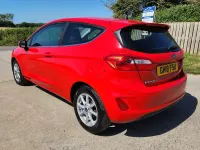Used Ford Fiesta Zetec 70 HP (51 kW) 2018 Red Hatchback
