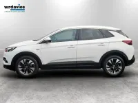 Used Vauxhall Grandland X Sport 130 HP (95 kW) 2018 White SUV