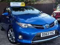 Used Toyota Auris Hybrid 134 HP (98 kW) 2014 Blue Hatchback