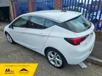 Used Vauxhall Astra SRi 2017 White Hatchback