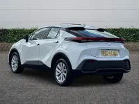 Used Toyota C-HR 140 HP (102 kW) 2024 White SUV
