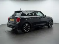Begagnad Mini Cooper Exclusive 2022 Blå Halvkombi
