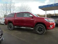 Used Toyota HiLux 150 HP (110 kW) 2017 Red Pickup