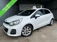 Begagnad Kia Rio 84 HK (61 kW) 2015 Vit Halvkombi