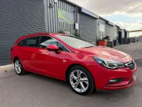 Used Vauxhall Astra SRi 150 HP (110 kW) 2017 Red Estate