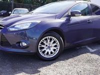 Usado Ford Focus Titanium 125 HP (91 kW) 2012 Cinzento Citadino