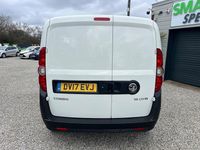 Used Vauxhall Combo S 105 HP (77 kW) 2017 White MPV