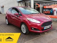Begagnad Ford Fiesta Titanium 2013 Röd Halvkombi