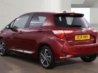 Used Toyota Yaris 100 HP (73 kW) 2018 Red Hatchback