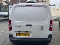 Second-hand Peugeot Partner 131 CP (96 kW) 2022 Alb Monovolum