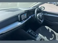Second-hand VW Golf VIII Life 147 CP (108 kW) 2023 Alb Hatchback