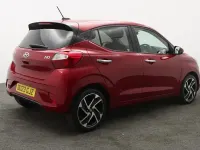 Używany Hyundai i10 Premium 84 KM (61 kW) 2023 Czerwony Hatchback
