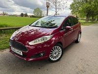 Begagnad Ford Fiesta Titanium 2013 Röd Halvkombi