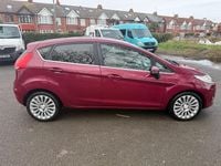 Begagnad Ford Fiesta Titanium 2009 Röd Halvkombi