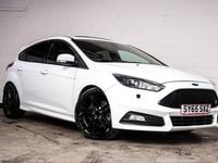 Used Ford Focus ST 250 HP (183 kW) 2015 White Hatchback