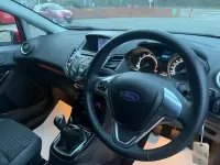 Używany Ford Fiesta Zetec 82 KM (60 kW) 2015 Czerwony Hatchback