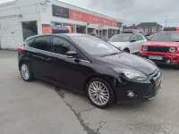 Begagnad Ford Focus Zetec 2013 Svart Halvkombi