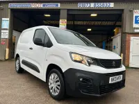 Begagnad Peugeot Partner 100 HK (73 kW) 2021 Vit Minibuss