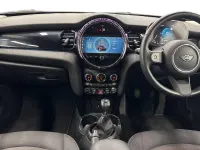 Usado Mini Cooper Classic 134 CV (98 kW) 2023 Plateado Utilitario