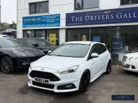 Used Ford Focus ST 250 HP (183 kW) 2016 White Hatchback