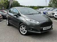 Usado Ford Fiesta Zetec 2016 Gris Utilitario