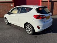 Used Ford Fiesta Zetec 101 HP (74 kW) 2018 White Hatchback